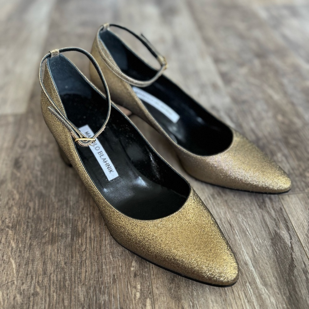 NWOT! MANOLO BLAHNIK Listony Gold Glitter Ankle Strap Pump, 30mm Heel - Size 37 - Picture 10 of 12